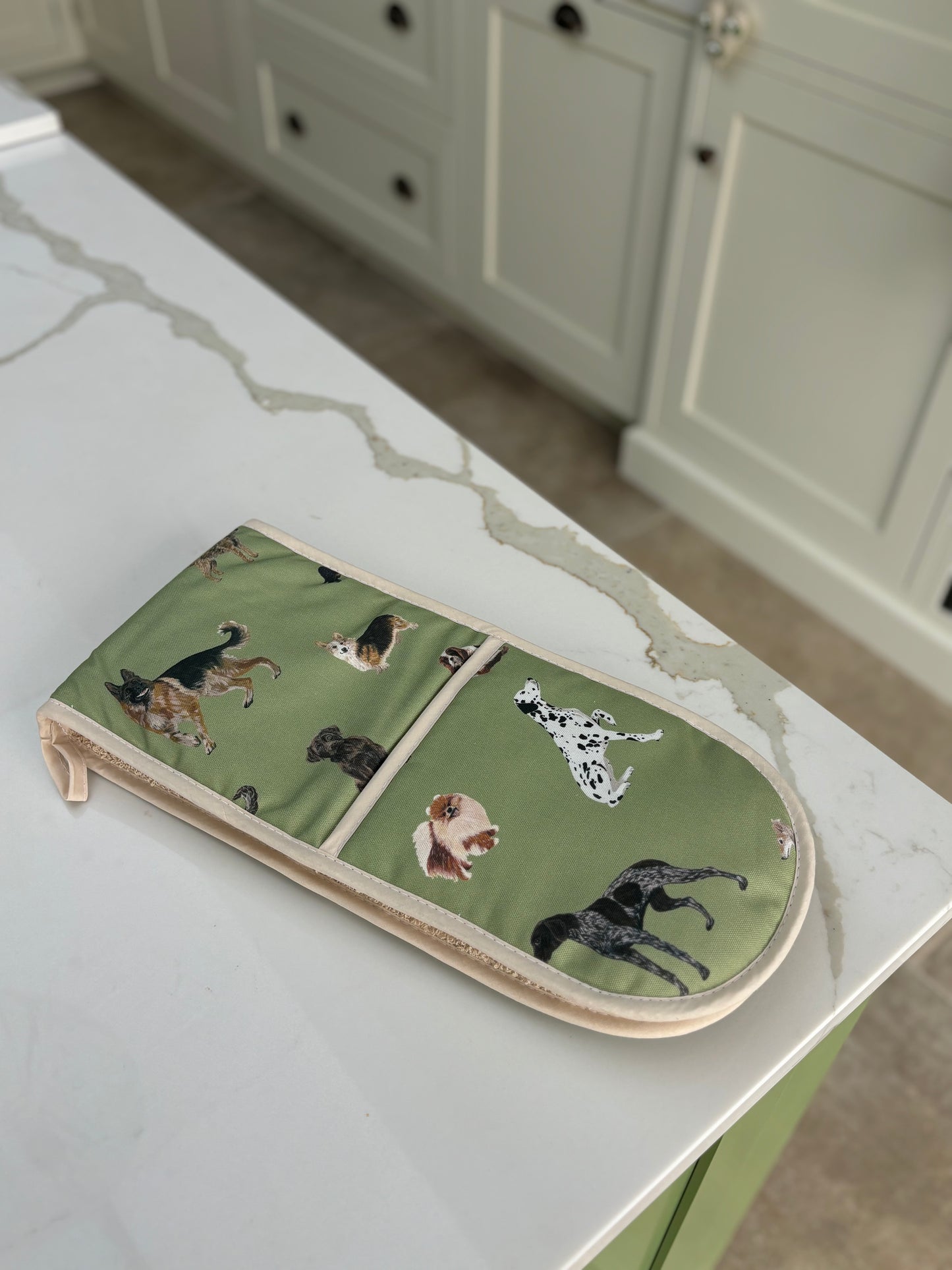 Delightful Dogs Oven Glove